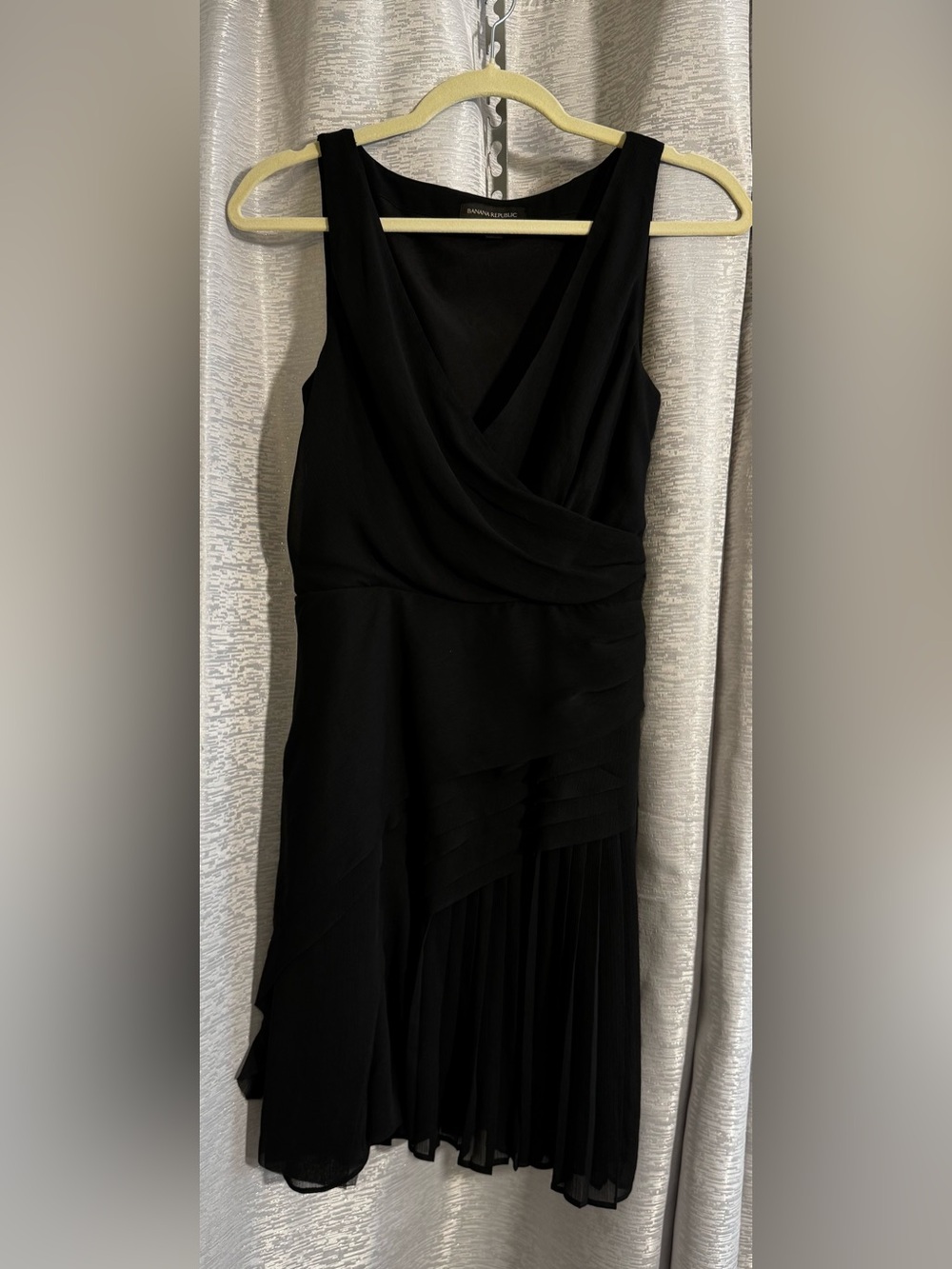 Banana Republic Black Wrap Dress Size 2 Pleated Hem Sleeveless Cocktail